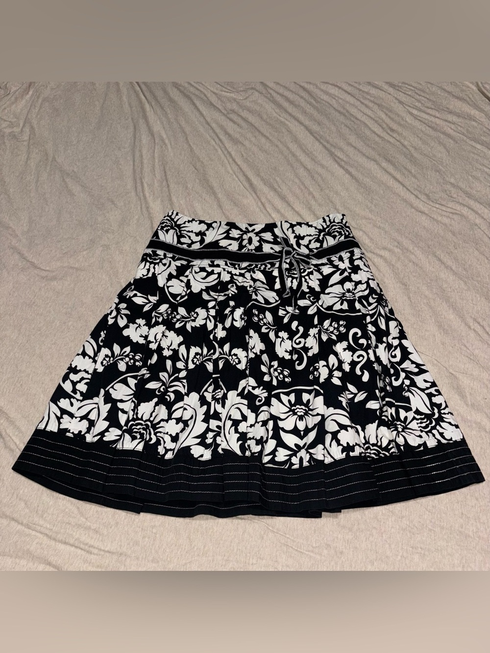 Vintage Petite Sophisticate Navy Blue & White Floral Cotton A-Line Skirt - 4P